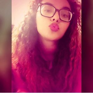 Meet your Posher, Casandra