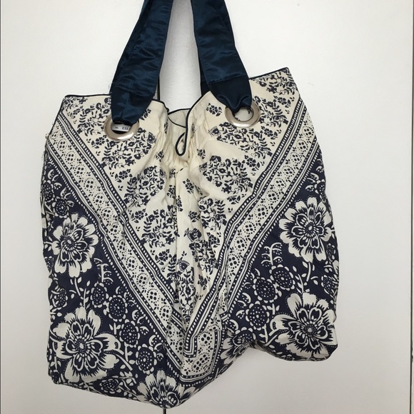 Embellished flower bag - Picture 2 of 2