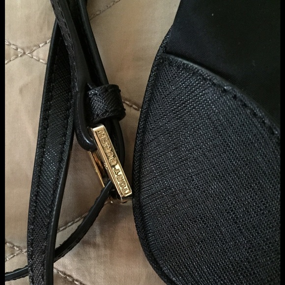 ❌SOLD!❌ Tory Burch Messenger Bag - Picture 2 of 4