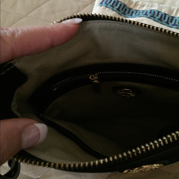 ❌SOLD!❌ Tory Burch Messenger Bag - Picture 3 of 4