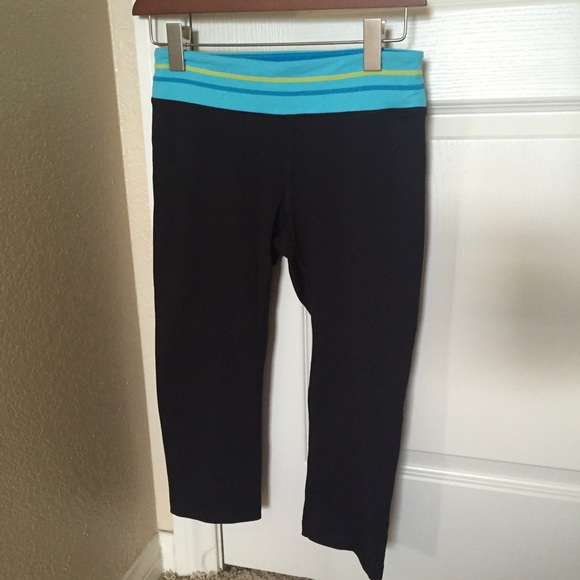 ALO Yoga Pants - Alo yoga cropped athletic pants black Aqua waist