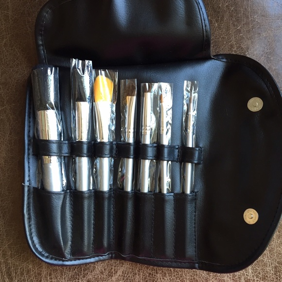 Yves Chantre Paris 7 piece makeup set w travel bag - Picture 2 of 2