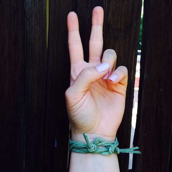 24K Gold Plated Amethyst Agate Leather Bracelet - Picture 3 of 4