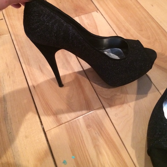 Heels - Picture 2 of 3