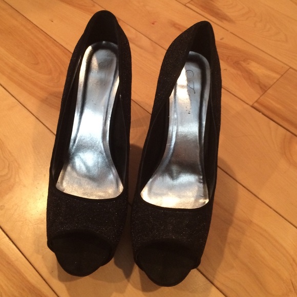 Heels - Picture 3 of 3