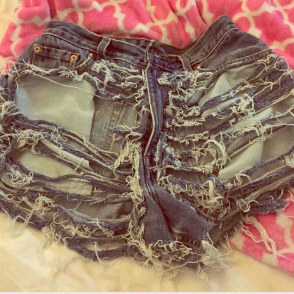 Levi vintage cut off jean shorts