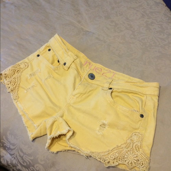 Shorts - Picture 3 of 3