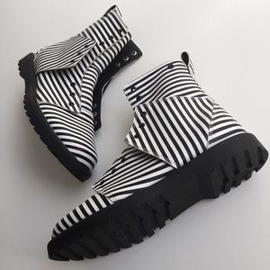 One Day Sale ✨ Volcom Boots