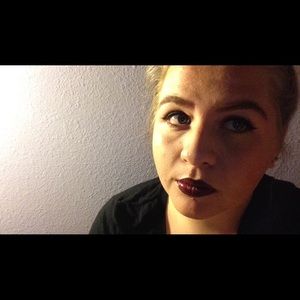 Meet your Posher, Emilee