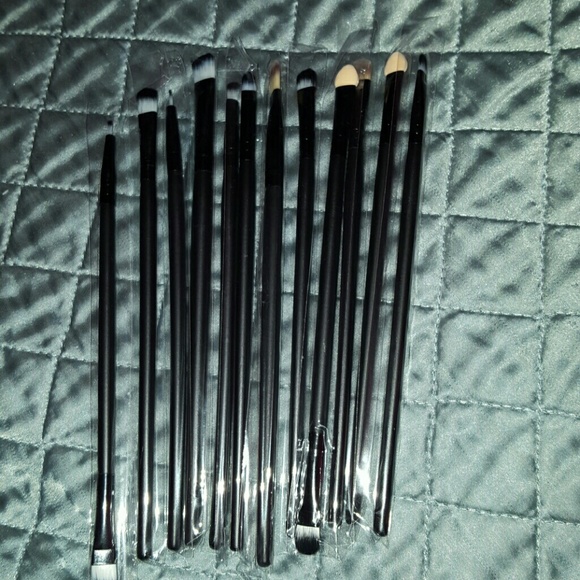 MAKE UP BRUSHES