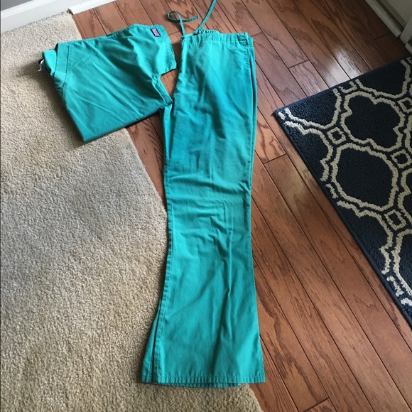 Scrub set