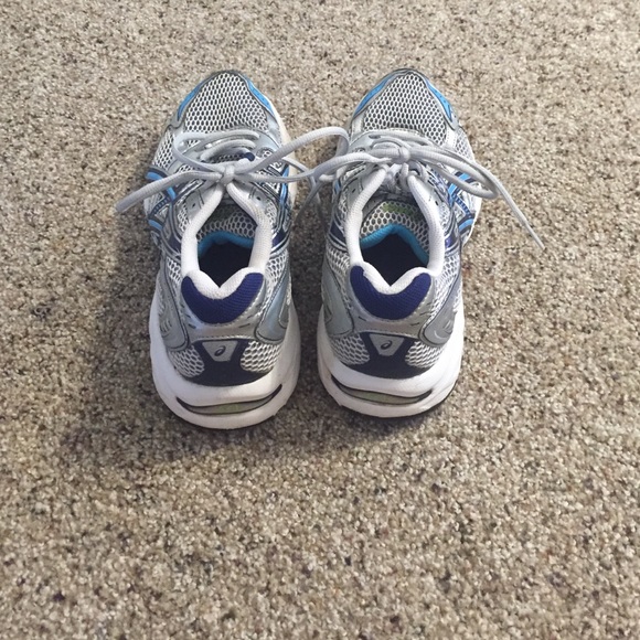 ASICS tennis shoes - Picture 3 of 4