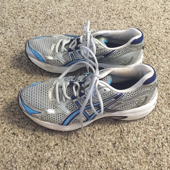 ASICS tennis shoes - Picture 4 of 4