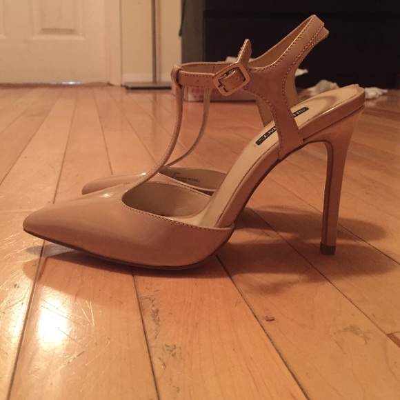 Nude pointed toe heels - Picture 2 of 3