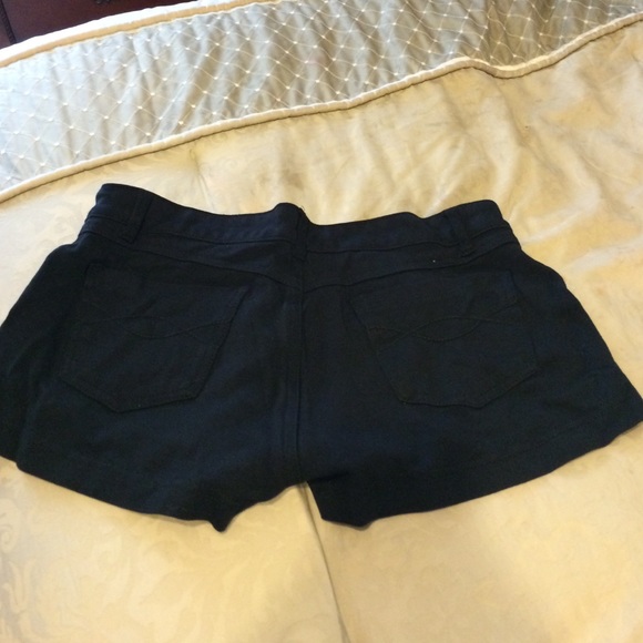 Shorts - Picture 2 of 3