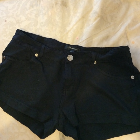 Shorts - Picture 3 of 3