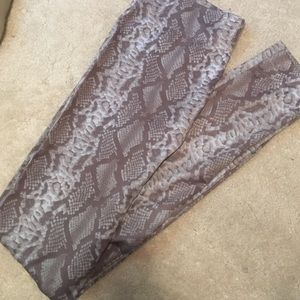 Snake skin print leggings