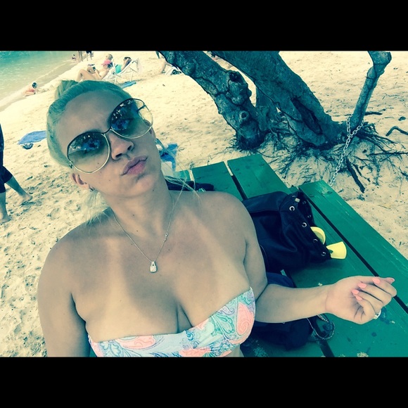 Meet your Posher, Samantha