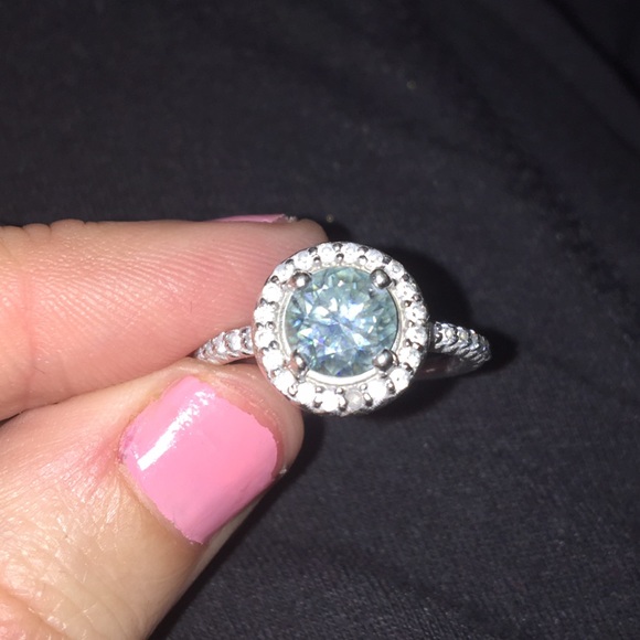 Mossanite w/cz ring sterling silver.