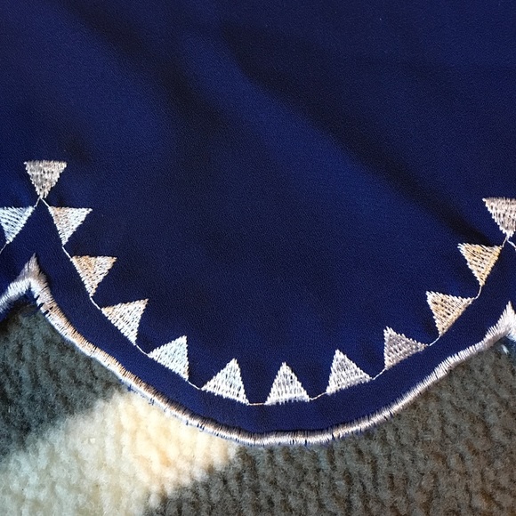 L.A Hearts Scalloped crop top. - Picture 2 of 2