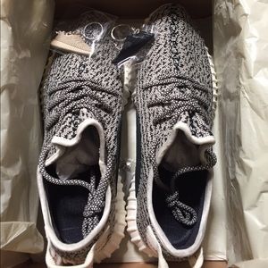 Men's yeezy boost size 9 brand new turtle doves