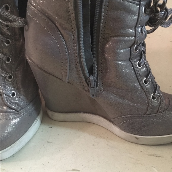 shoes - Picture 2 of 2