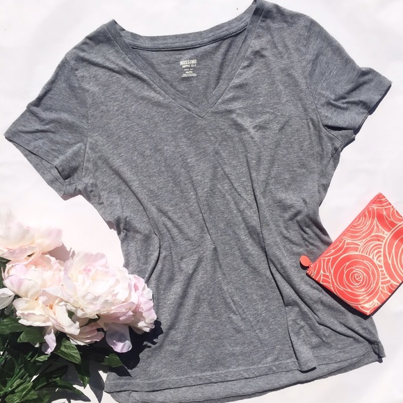 🚫SOLD🚫Gray Vneck Top