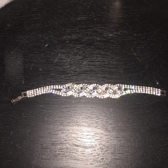 Teardrop rhinestone bracelet