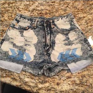 Signature 8 shorts