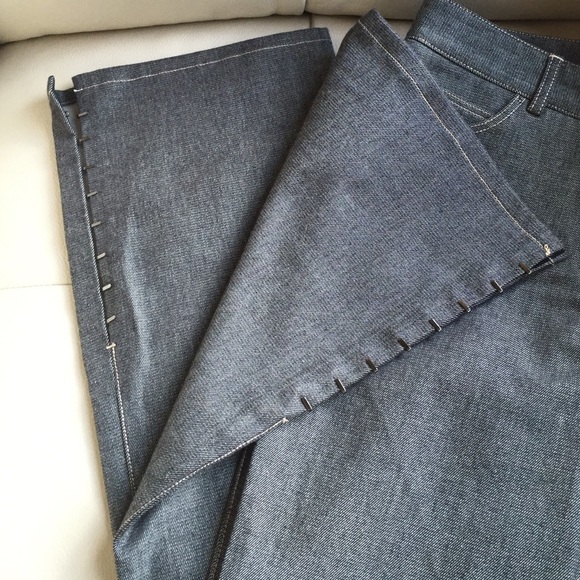 Elie Tahari Jeans - Picture 2 of 3