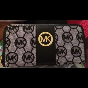 Brand new Michael kors wallet