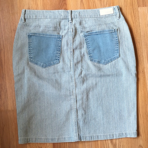 Adorable Button-Front Pencil Skirt by Buffalo - Picture 4 of 4