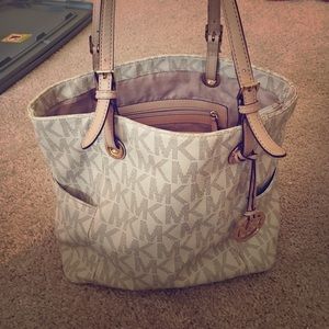 Michael Kors jet set vanilla tote