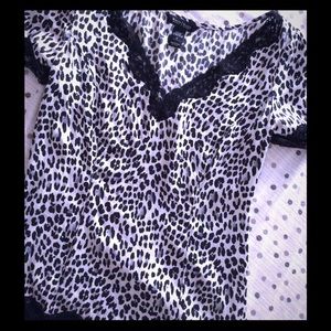 Fabulous leopard print top ~ like new