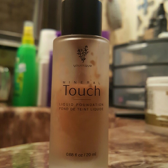 Younique mineral touch foundation shade taffeta