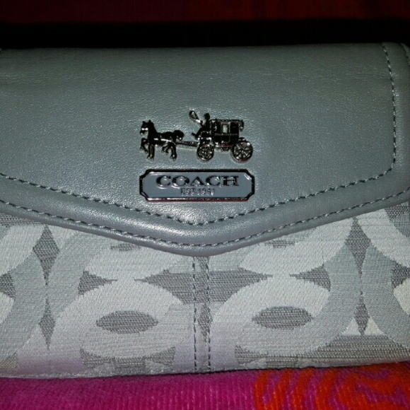 Coach Madison Chainlink Gray & White Wallet - Picture 1 of 3