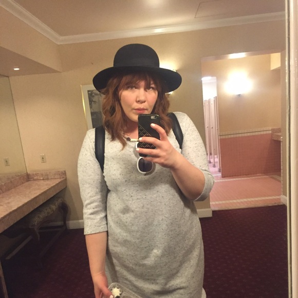 Meet your Posher, Lindsey - Picture 2 of 3