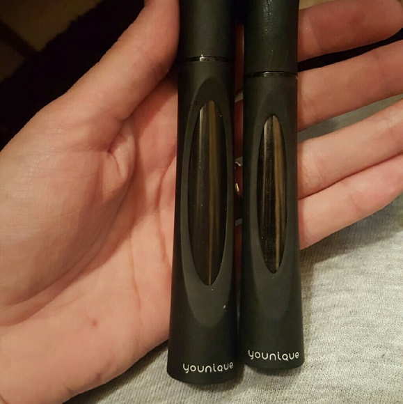 Younique 3D fiber lash mascara - Picture 2 of 2