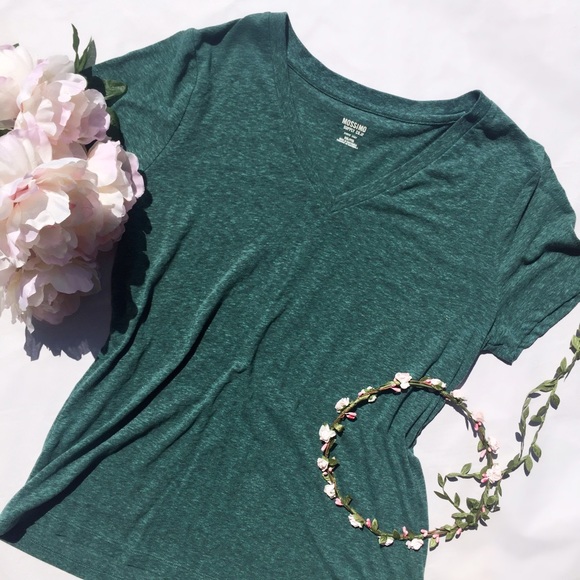 🚫SOLD🚫Olive Green Vneck Top