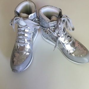 Silver glitter shoes!!! ✨✨✨