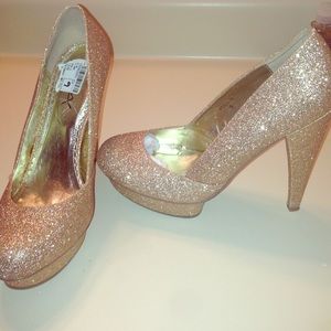 Glittery Heels That'll make Your Heart Drop🔥