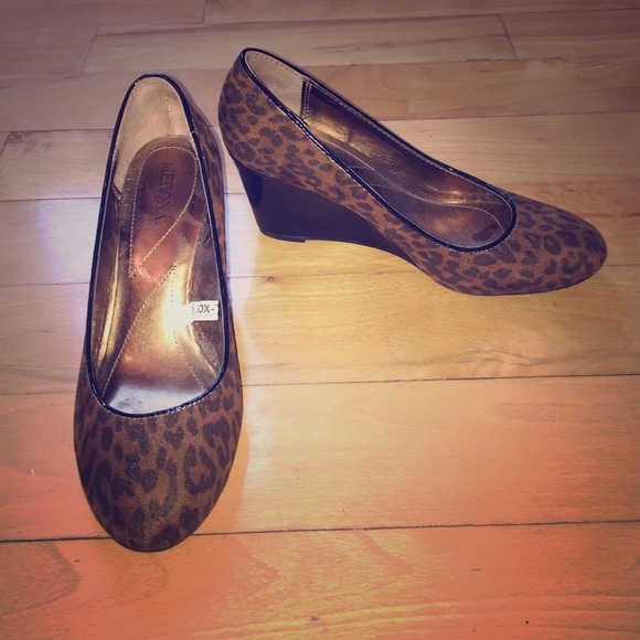Merona leopard print with patent accent wedges