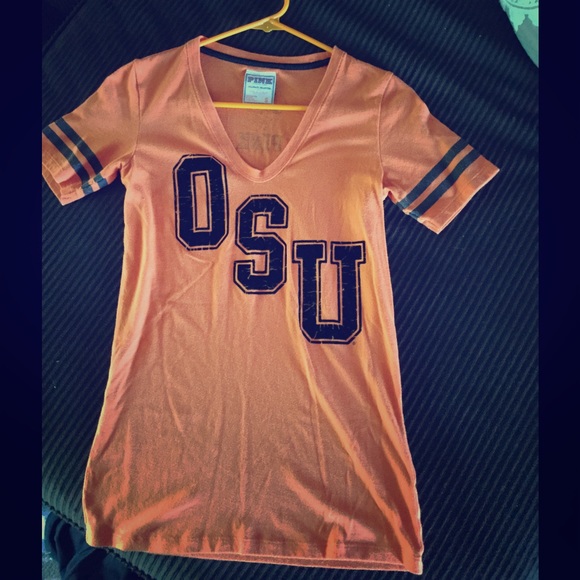 Oklahoma state VS pink shirt