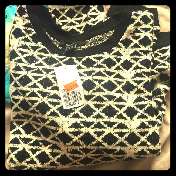 Houndstooth long sleeve crop top sweater