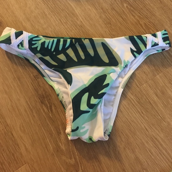 ⛵️ Palm Leaf patterned Bikini🌴 - Picture 2 of 4