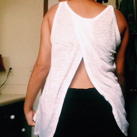 Elephant Back Out Tanktop - Picture 2 of 2