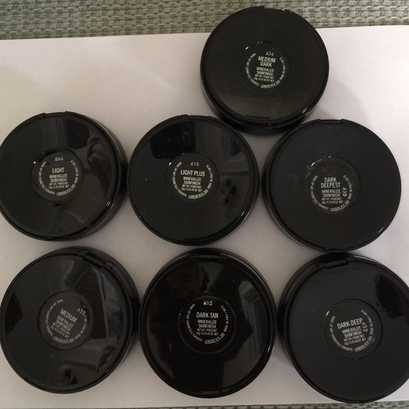 MAC Mineralize SkinFinish- Like New - Picture 2 of 3