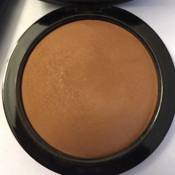 MAC Mineralize SkinFinish- Like New - Picture 3 of 3