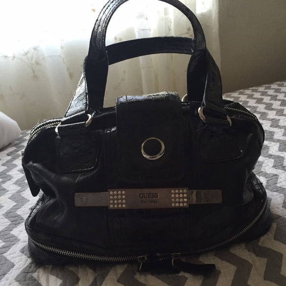 Black GUESS leather hand bag