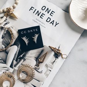 🍍SALE🍍 •CC Skye• Silver ear crawler earrings